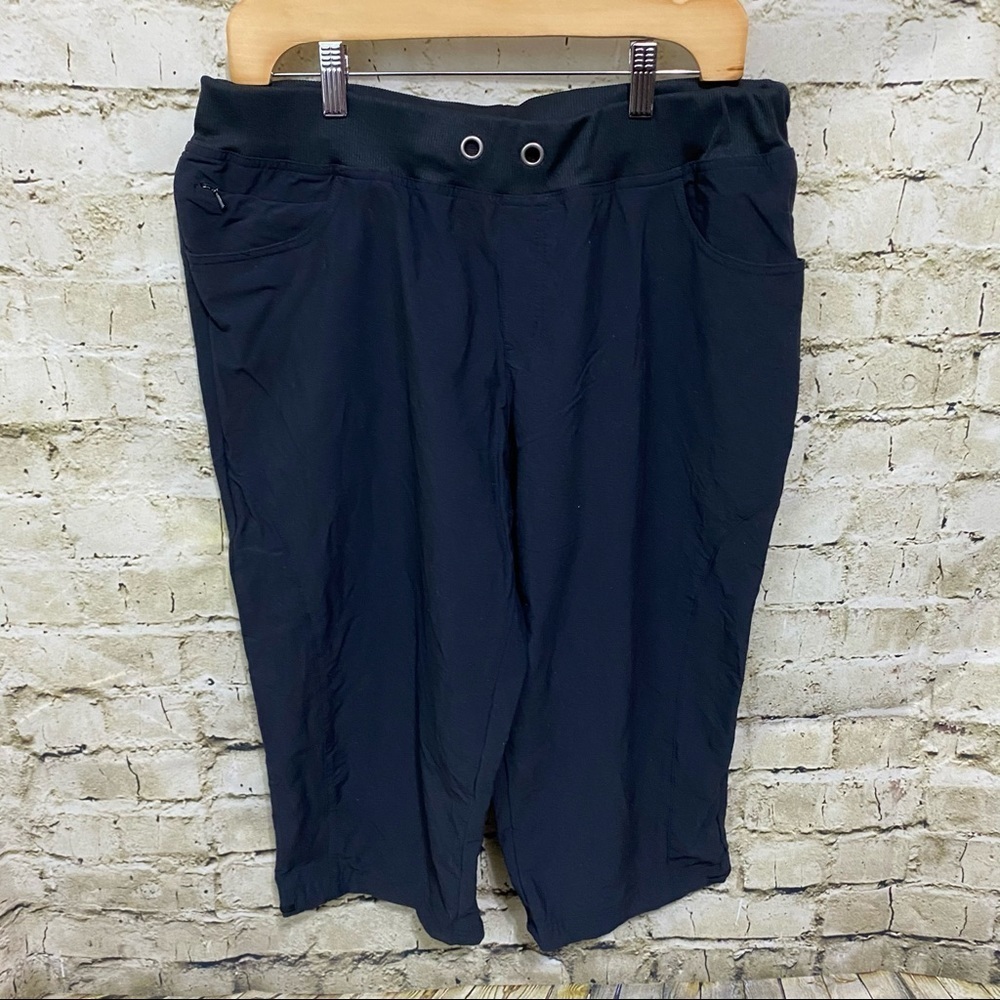 Cabelas Black Stretch Waist UPF 30 Capris